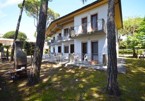 Holiday apartment with balcony and air conditioning