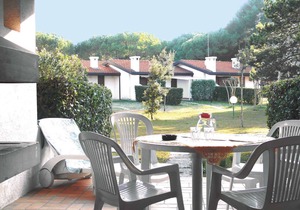 Holiday apartment with terrace and air conditioning