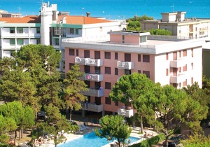 Holiday apartment with balcony and air conditioning