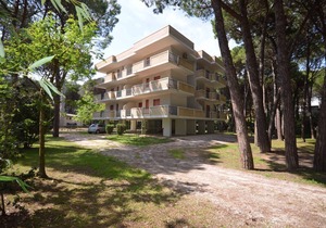 Holiday apartment with balcony and air conditioning