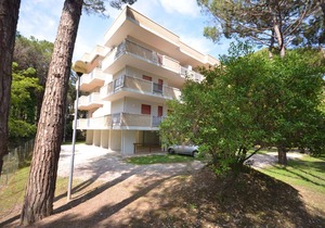 Holiday apartment with balcony and air conditioning