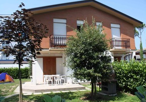 Holiday apartment with private fenced garden