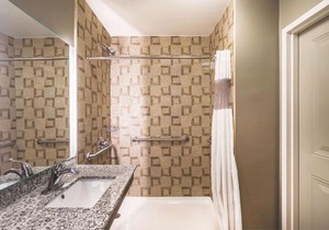 La Quinta Inn & Suites by Wyndham Brooklyn Central