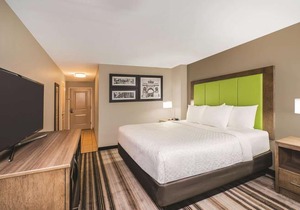 La Quinta Inn & Suites by Wyndham Brooklyn Central