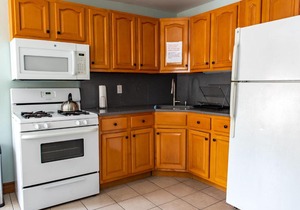 Large 3BR Apartment in Brooklyn with Balcony
