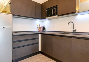Modern Holiday Apartment with Wi-Fi, Air Conditioning, Pool, Lake View & Garden; Garage Available, Pets Allowed