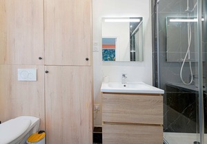 Modern, secure studio- perfect for 2- Catacombs