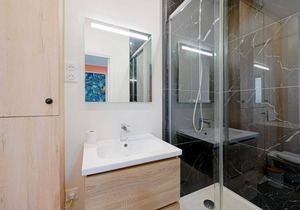 Modern, secure studio- perfect for 2- Catacombs