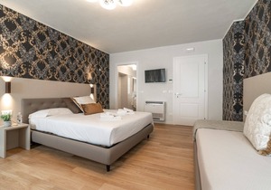 Room 5 - Grifoni Boutique Hotel