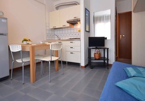 Studio mit Klimaanlage und Balkon