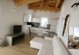Suite with hydromassage, 6 beds, breathtaking lake view, swimming pool