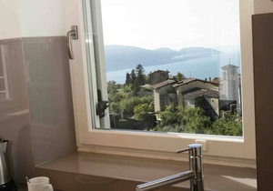 Suite with hydromassage, 6 beds, breathtaking lake view, swimming pool