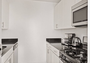 Sunny UWS 1BR w/Gym, Elevator & DM, near Lincoln Center, by Blueground