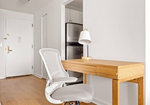 Sunny UWS 1BR w/Gym, Elevator & DM, near Lincoln Center, by Blueground