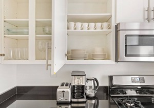 Sunny UWS 1BR w/Gym, Elevator & DM, near Lincoln Center, by Blueground