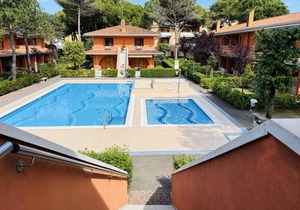 Terrace, pool, sun and relax-Beahost