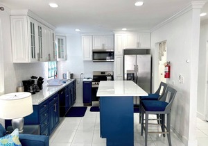 Tre'Tel Home Away #1 Centrally located, 5-minute Walk To The Beach 1800 sq. ft.