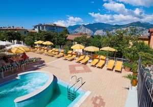 Two-room - 1st Floor - Terrace - Swimming Pool - Garage - Air Conditioning