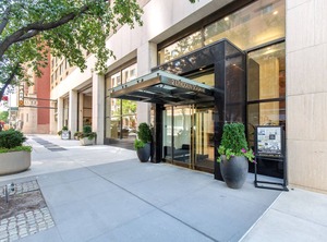 Doorman Lincoln | Lincoln Square