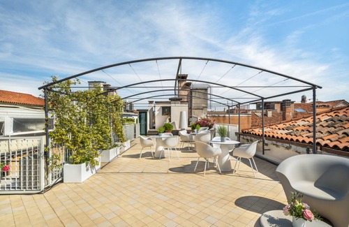 Santa Croce Apartment | 100 m² Apartment ∙ 2 bedrooms ∙ 6 guests