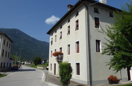 Cismon del Grappa Apartment | 100 m² Apartment ∙ 3 bedrooms ∙ 6 guests