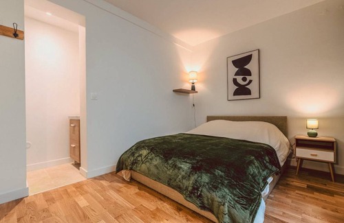 20th Arrondissement Resort | 107 m² Private room ∙ 1 bedroom ∙ 1 guest