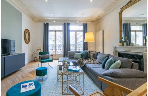 Champs-Elysees Apartment | 180 m² Apartment ∙ 3 bedrooms ∙ 6 guests