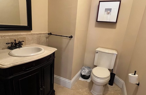 George Town House | 2 Master bedroom suites - King/ Double beds (pet-friendly)