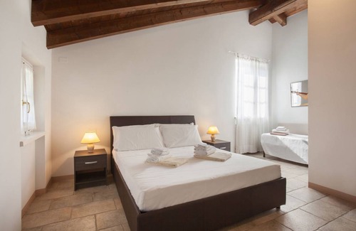 Lazise Villa | 300 m² Villa ∙ 3 bedrooms ∙ 7 guests