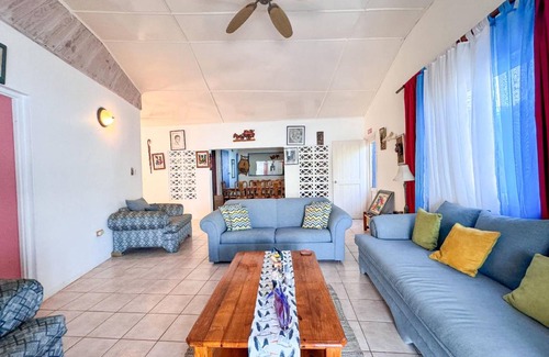 Treasure Beach House | 350 m² House ∙ 6 bedrooms ∙ 16 guests
