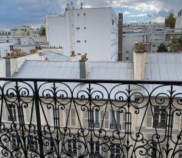 Quartier de la Goutte-d'Or Bed & Breakfast | 38 m² Bed and breakfast ∙ 2 guests
