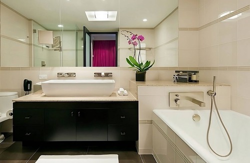 Rose Hill Hotel | 4 Family-friendly Superior Queen Rooms at the Royalton Park Avenue, Rooftop Pool