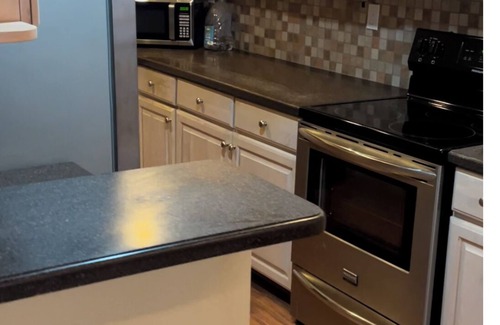 Bahama Reef Condo | 5 minutes to the beach, water front location, family size condo with jacuzzi tub