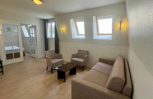 Le Plessis-Robinson Apartment | 80 m² Serviced apartment ∙ 6 guests
