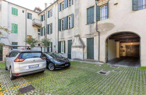 Historic Centre Apartment | 85 m² Apartment ∙ 1 bedroom ∙ 4 guests