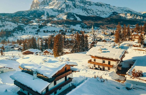Cortina d'Ampezzo Villa | 900 m² Villa ∙ 6 bedrooms ∙ 12 guests