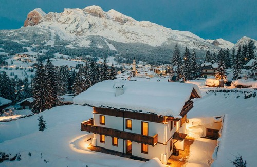 Cortina d'Ampezzo Villa | 900 m² Villa ∙ 6 bedrooms ∙ 12 guests