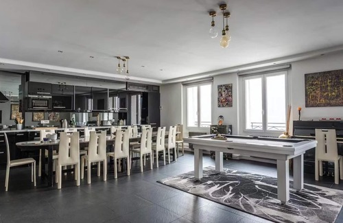 Quartier de la Monnaie Apartment | A CLASSIC PARISIAN CHARM, OFFERS BREATHTAKING VIEWS OF THE ICONIC ÎLE DE LA CITÉ