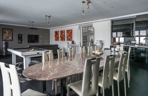 Quartier de la Monnaie Apartment | A CLASSIC PARISIAN CHARM, OFFERS BREATHTAKING VIEWS OF THE ICONIC ÎLE DE LA CITÉ