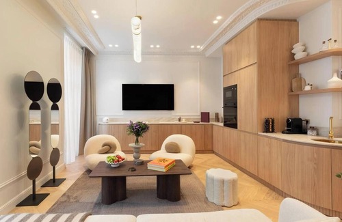 Les Halles Apartment | A LUXURIOUS & SERENE PARISIAN RETREAT, JUST STEPS FROM ÎLE DE LA CITÉ