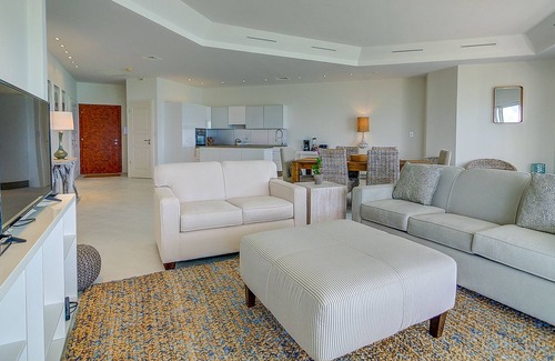 Nassau Apartment | A WONDERFUL New Beachfront Listing in The Bahamas! 3E