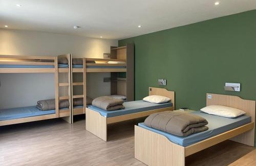 Champs-Elysees Hostel | Adveniat Paris