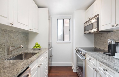Sutton Place Hotel | AKA Residences Sprawling Deluxe Suite w/WiFi and Access to Pool & Gym