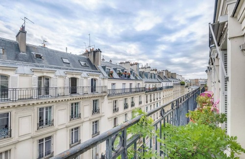 Quartier de Rochechouart Apartment | Amazing 120m2 quiet and bright apartment between Opera and Montmartre