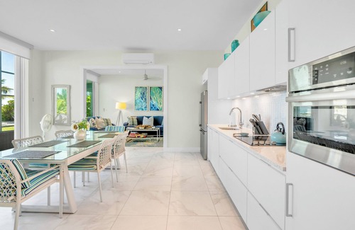 Jimmy Hill Villa | Amazing Beachfront Villa on 2 miles beach with turquoise water and white sand!