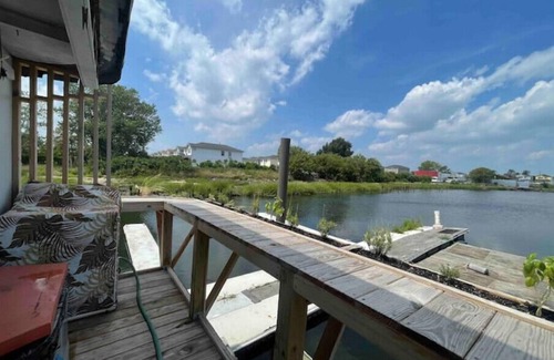 Queens Boat Rental | Angelina, Houseboatn