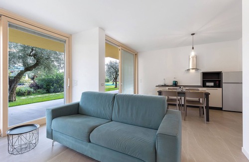 Montioni Apartment | Apartment 'Agriturismo Le Campagnole Green' with Shared Pool, Wi-Fi and Air Conditioning