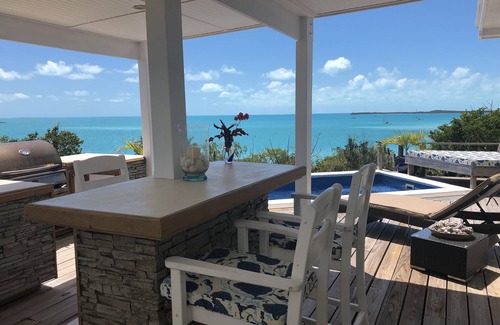 Salt Pond House | Baywatch House -Beautiful Private 3 Bedroom House on a Private 4 Acre Estate