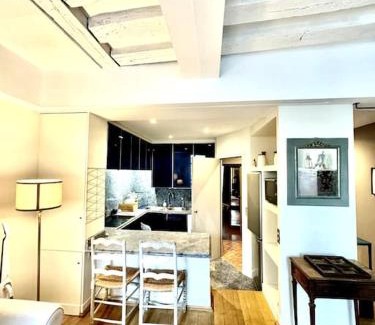 Saint-Germain-des-Pres Apartment | Beautiful flat in Saint-Germain