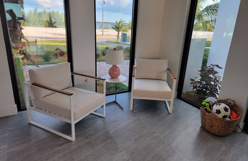 Alice Town House | Beautiful Oasis that will take your Breath Away!